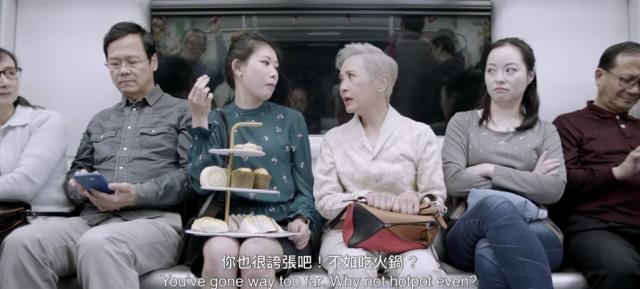 在車廂內吃東西，不但會讓整個空間充滿食物的氣味，更有可能將食物碎屑掉到地上或座位