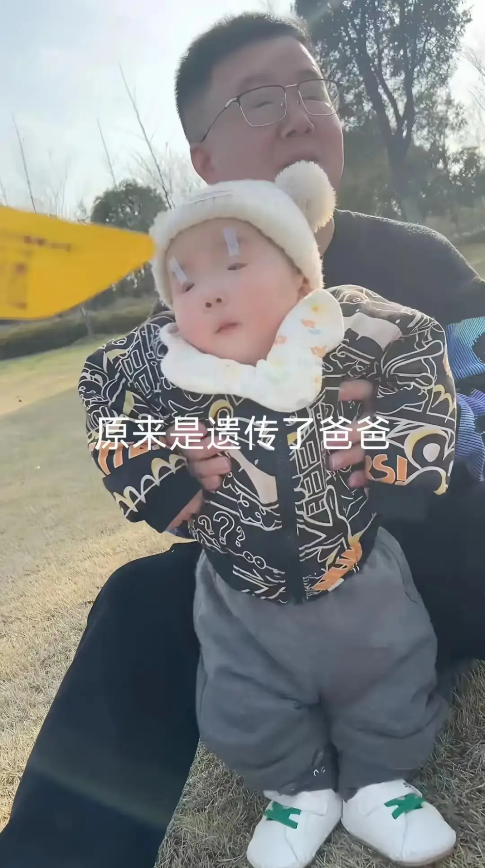 部分網友看到鍾女士丈夫的照片後，認為只是爸爸的基因太過強大。