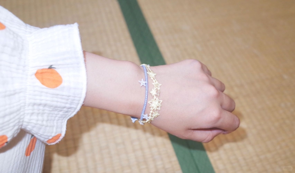 售價方面,神結限定款為1800円,普通款則是1200円。