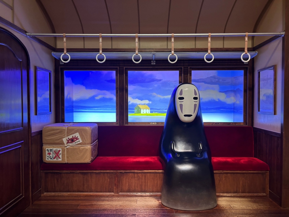 變身千尋，體驗與無臉男一起乘搭神秘電車的樂趣！