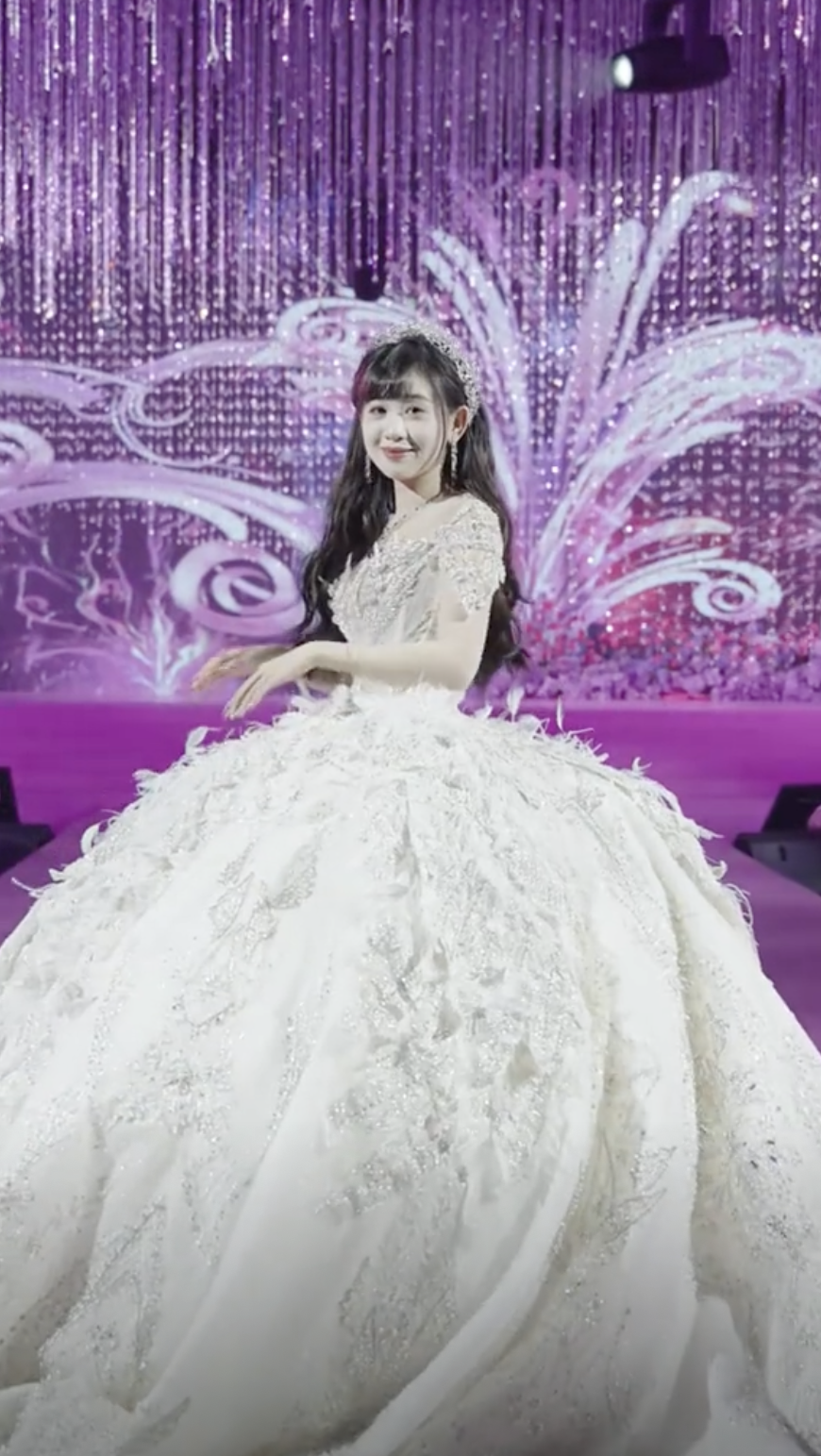 丁佳敏在社交媒體上分享了婚紗照。 