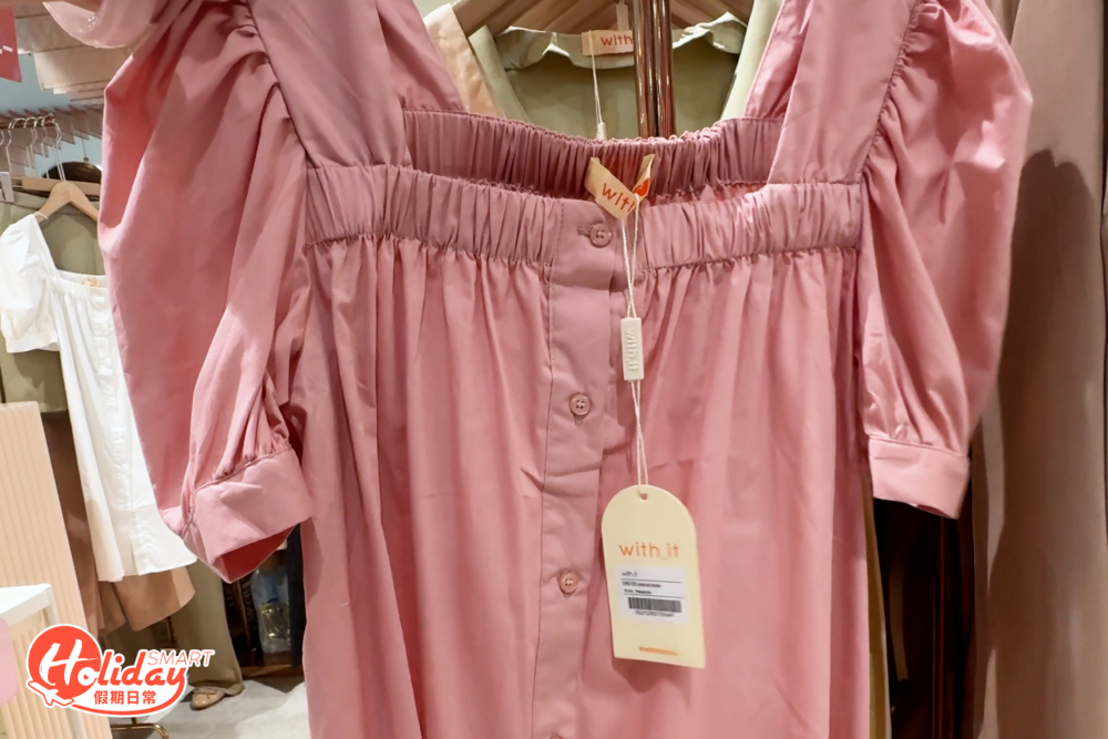 有不少可愛的小洋裝。