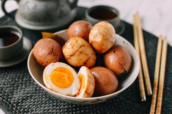 在端午節食茶葉蛋,可以保佑平安、健康!