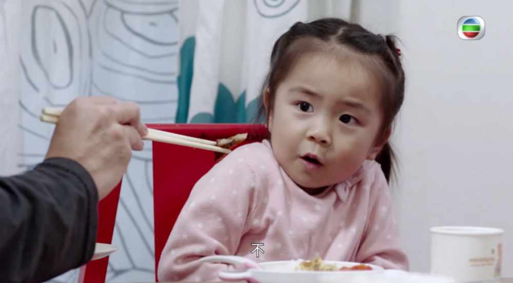 網友：「bb一定要啦！一係就要bb櫈，一係要熱水沖餐具同奶」