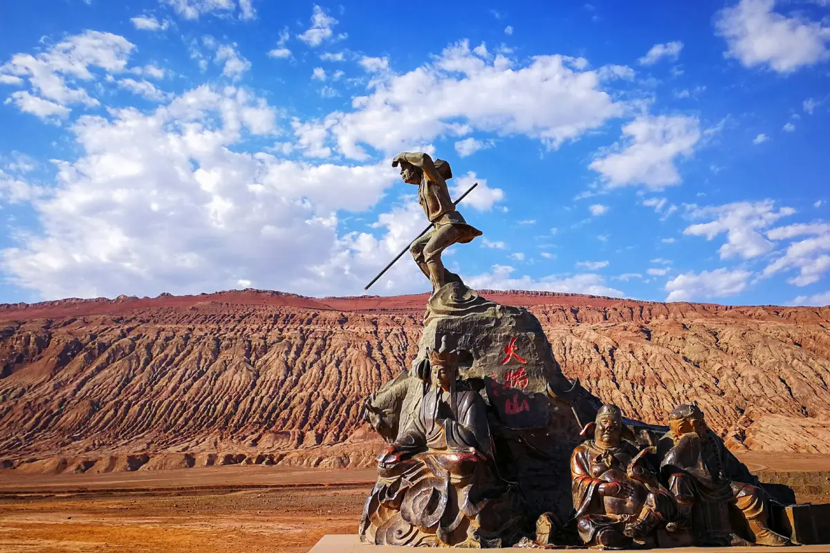 據悉，這樣的高溫天氣將持續到7月3日。因此，計劃前往火焰山景區的遊客需要做好充分的準備，攜帶足夠的水分和防曬用品。