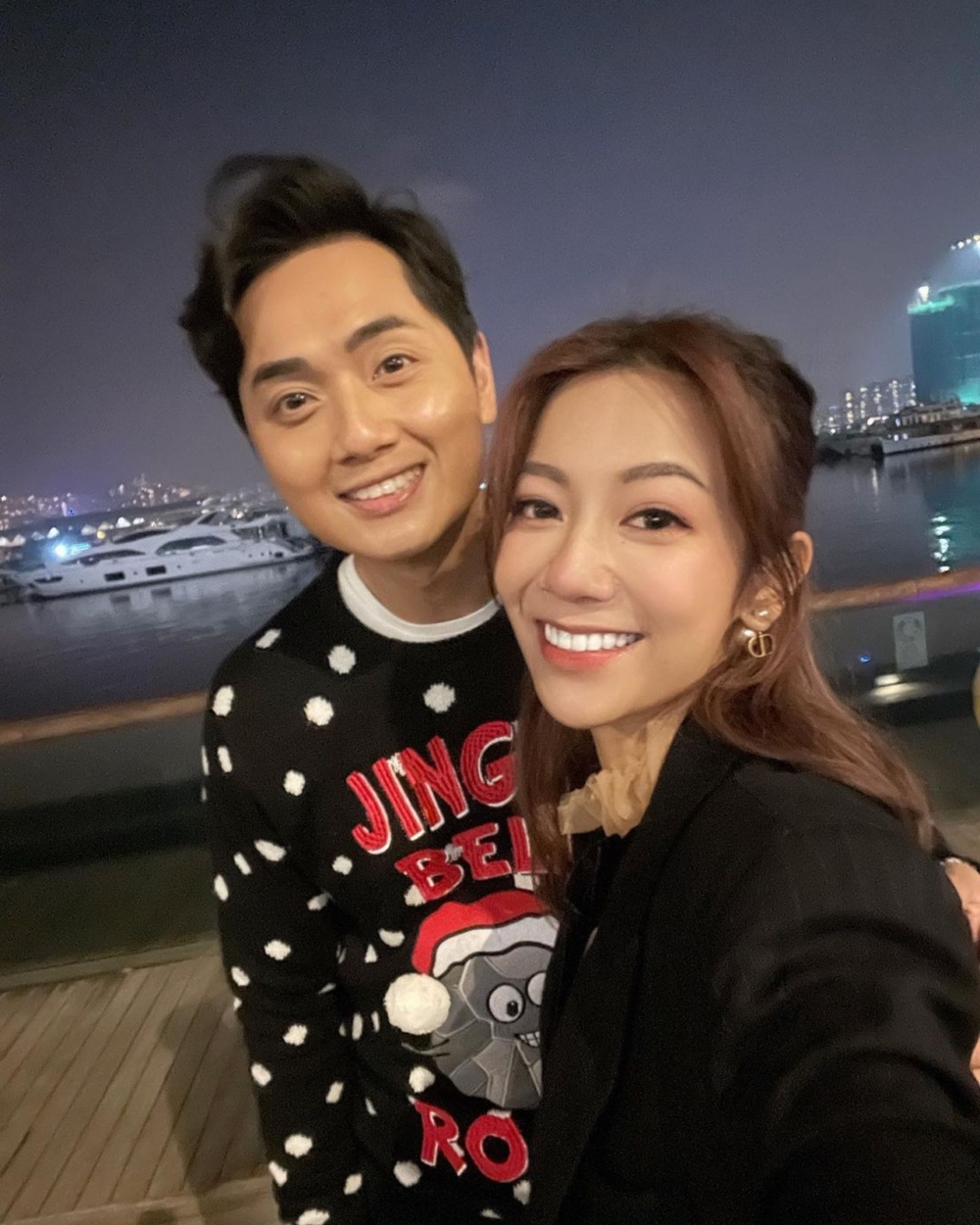 藝人鄭俊弘及太太何雁詩日前首度公開兒子鄭讚廷(Asher)被診斷患上罕見遺傳病「天使綜合症」