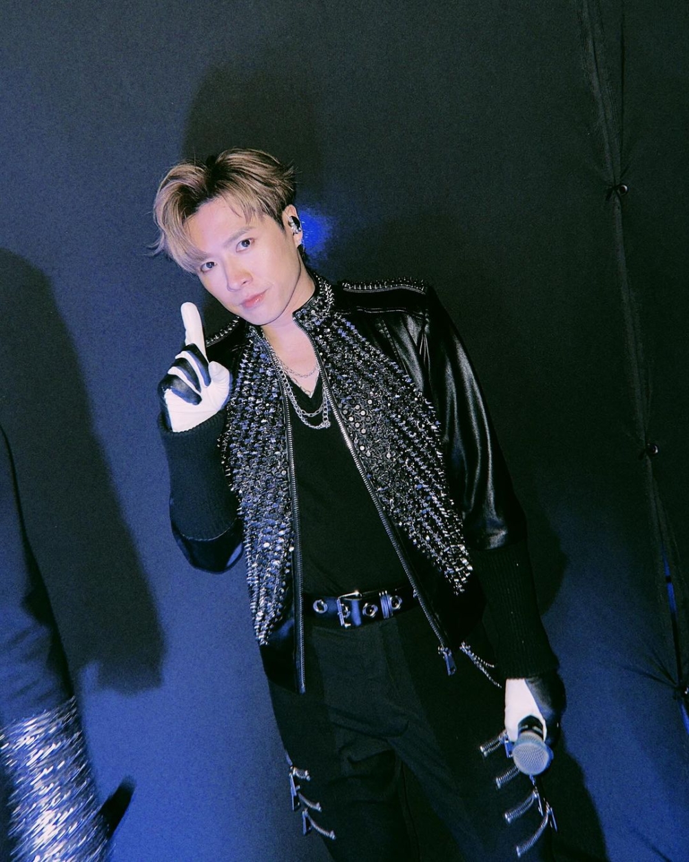 MIRROR的Frankie（陳瑞輝）近日與女友Christy公開放閃