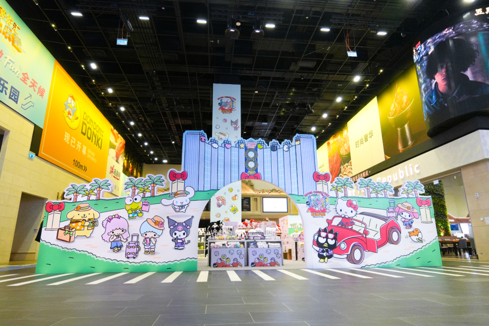 Sanrio Gift Gate 期間限定店已進駐新濠影滙，即日起各位Sanrio忠粉可以瘋狂入手最愛角色的獨家精品和毛公仔