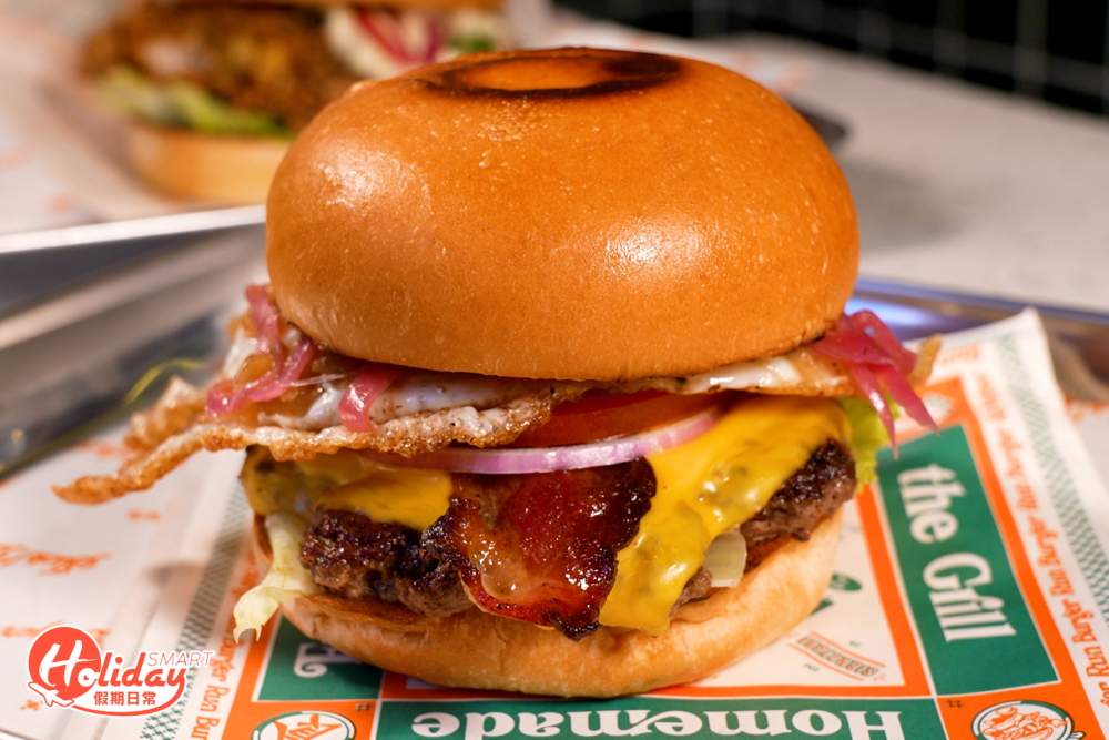漢堡堅持全手工製作，更使用100%美國安格斯牛肉。