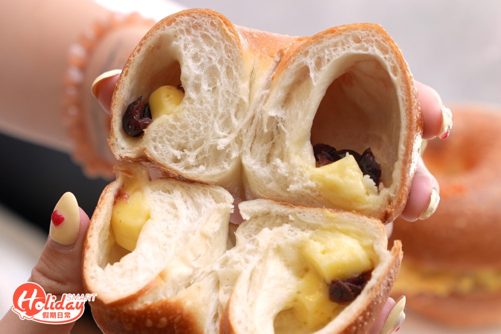 另一款紅莓粒粒芝士,紅莓粒酸甜開胃,但芝士味相對不太突出,吃不出層次。