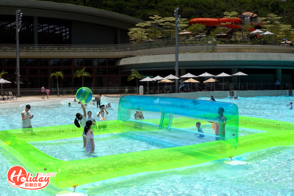 室外兩大極致海浪池湧浪灣及天海灣，將會增設巨型水上拔河場。