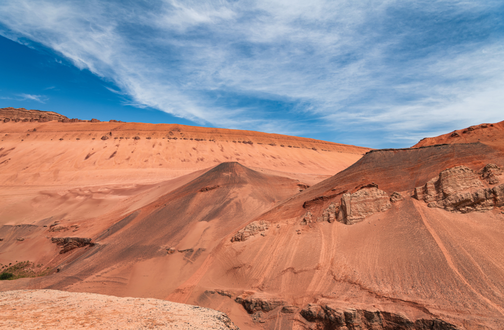 景區的工作人員指每年都在景區撿到不少鞋底