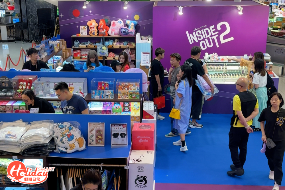 全港首個「玩轉腦朋友」主題期間限定店設於地庫一樓,店內有超過500款精美商品,當中包括多款首度推出的《玩轉腦朋友2》精品,限定店擺放至7月31日,粉絲們不要錯過!