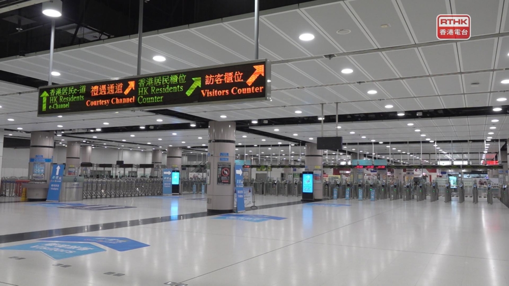 如果要經福田口岸從香港過關至內地，需先前往落馬洲口岸邊檢大堂辦理出境手續（香港居民可使用e-道過關），再經從天橋跨越深圳河，才能抵達福田口岸進行入境內地手續。