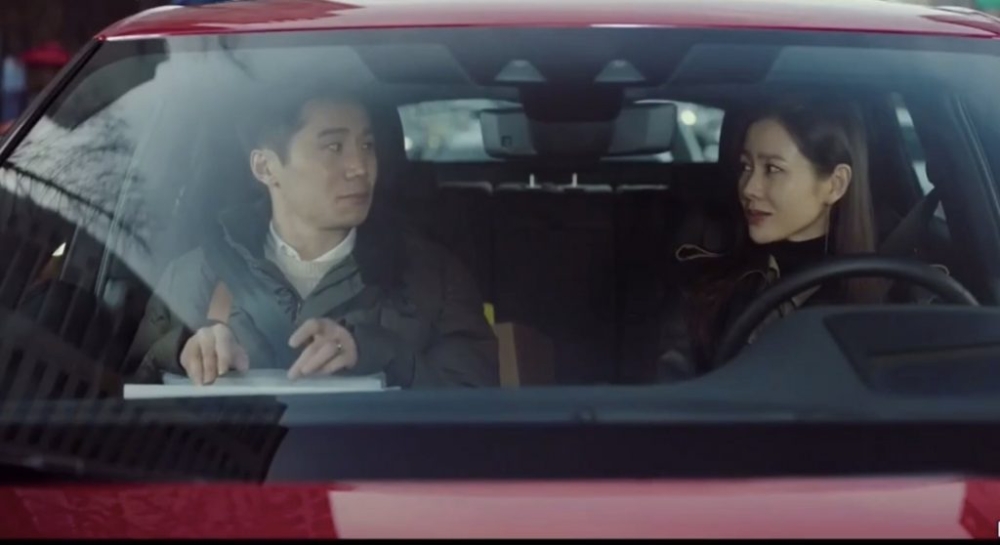 車位難求，內地一位業主一口氣買了3個相連車位，為避免被別人霸佔其私人車位