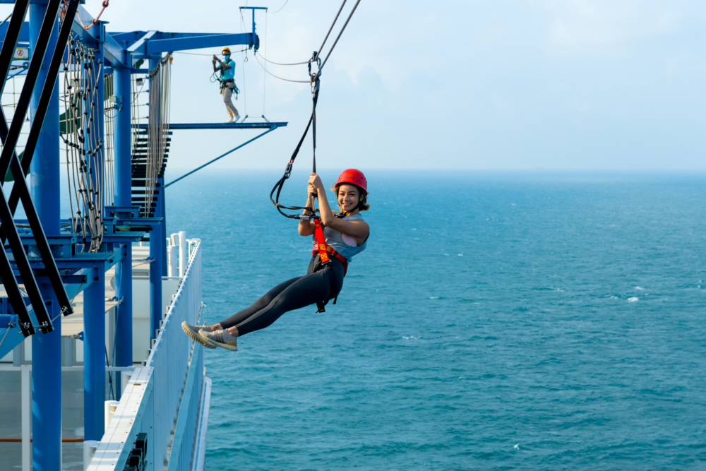 空中繩索挑戰長達35公尺海上滑索!