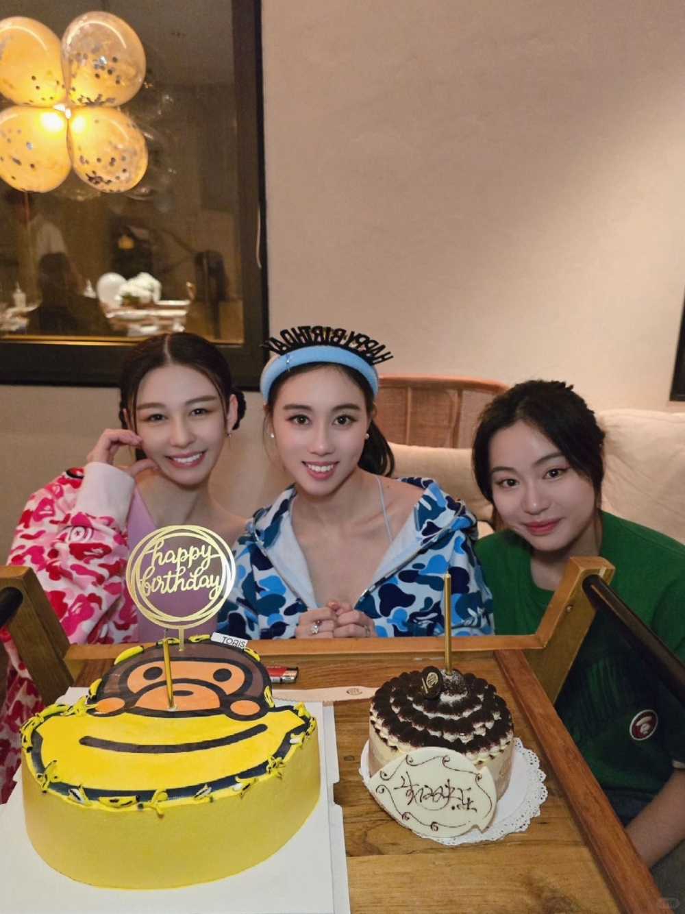 網民們也紛紛在評論區裡稱讚三位千金的美貌。其中她們的鼻子，更成為了熱議焦點。