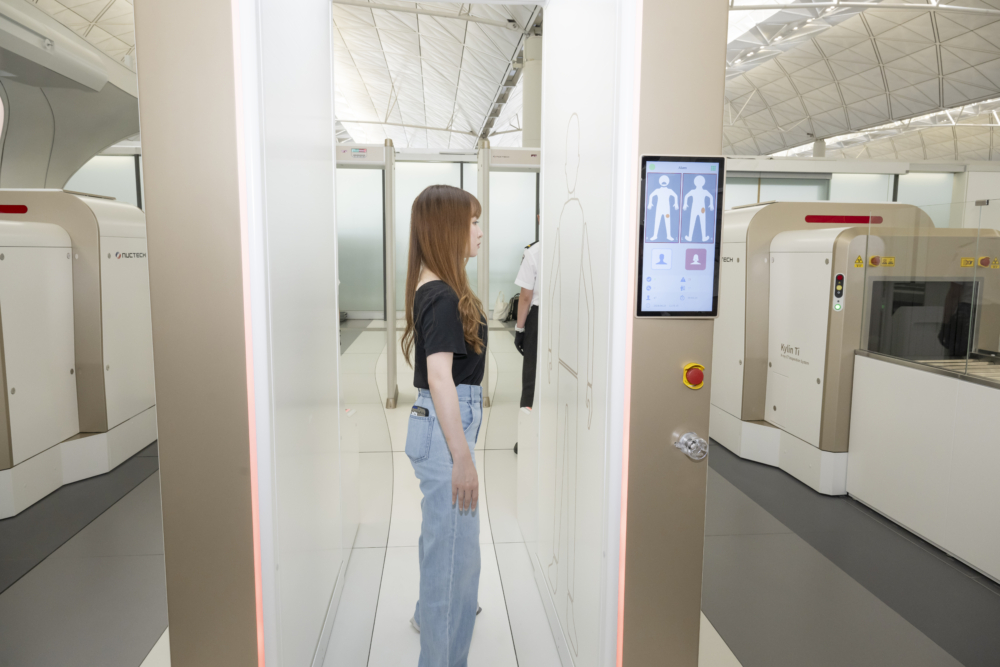 新的全身掃描器則能夠替代現有的手持探測器,减少了旅客與保安人員之間的身體接觸,保障旅客私隱。