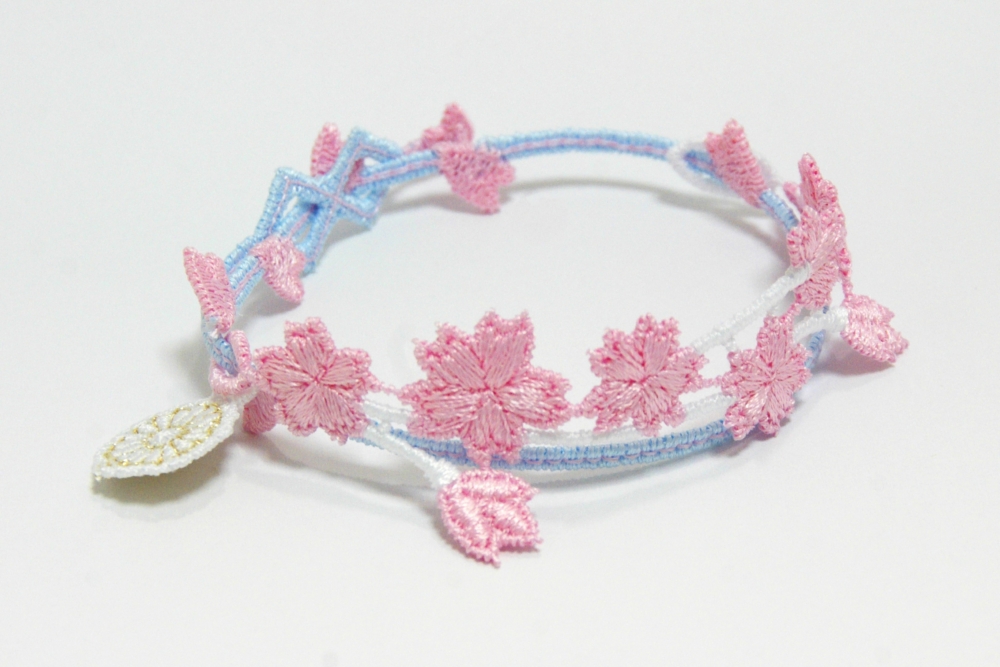 春天的櫻花款以粉嫩的粉紅色為主題,充滿了春天的氣息