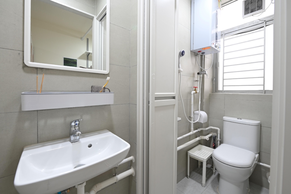 簡約公屋標推出不同大小的單位，可供1至2人、3至4人及4隻5人家庭入住，並設有獨立洗手間、淋浴間及開放式煮食空間，以及配備電熱水爐及抽氣扇等基本設備。