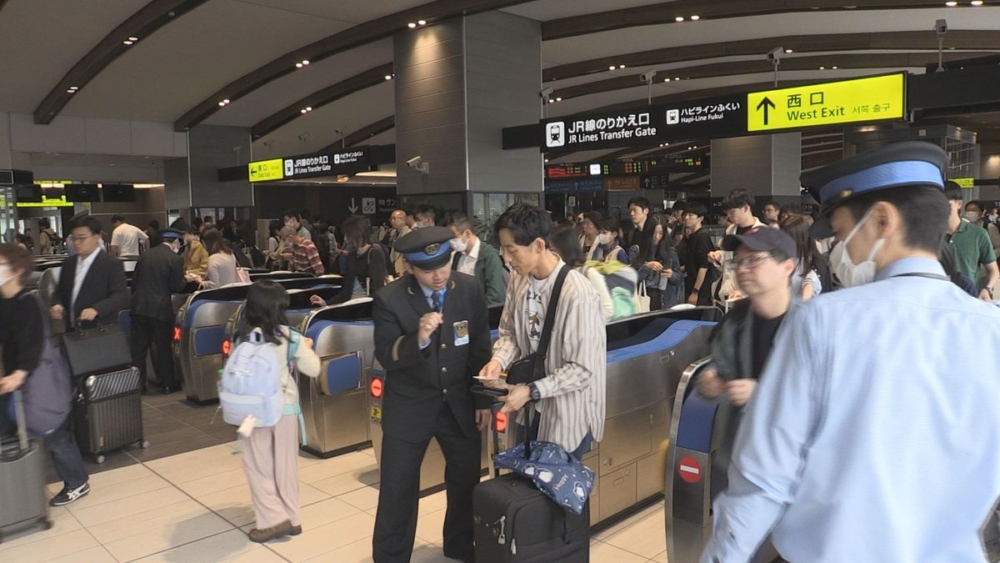 雖然不是國定假日，但是年末年初是新年，很多日本人回鄉，交通一票難求