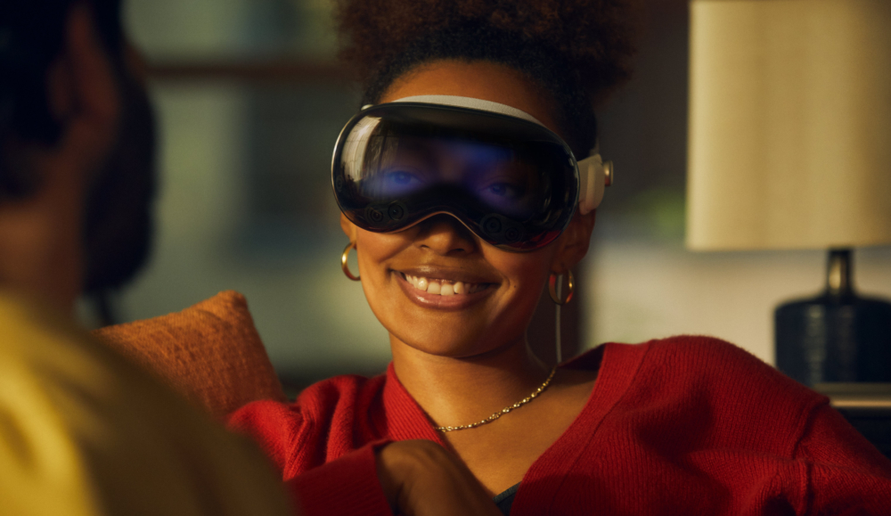 「EyeSight」讓使用者在佩戴Vision Pro的情況下與外界互動交流!