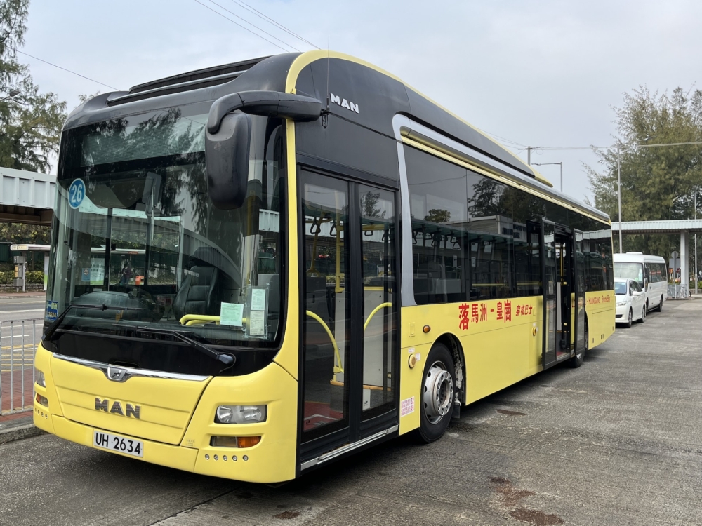 皇巴士是往返落馬洲新田公共運輸交匯處及皇崗口岸（經落馬洲管制站）的過境穿梭巴士。