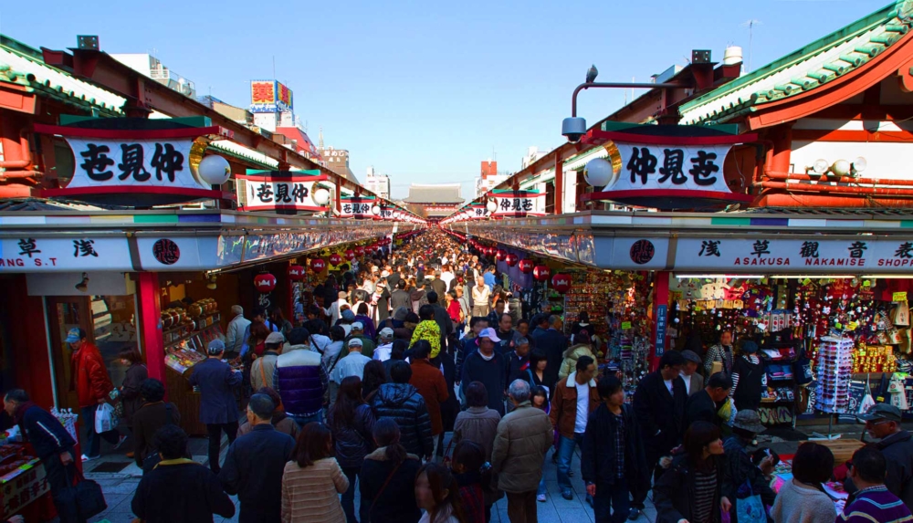 元旦是日本人一家團圓的重要時刻，各大寺廟和神社都會舉行新年祭祀活動