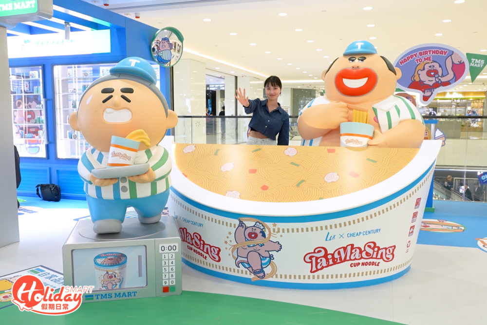 包括巨型杯麵和後面食麵的大麻成，還有捧住就快灑出的茶的阿婆，全部都超級搞鬼。