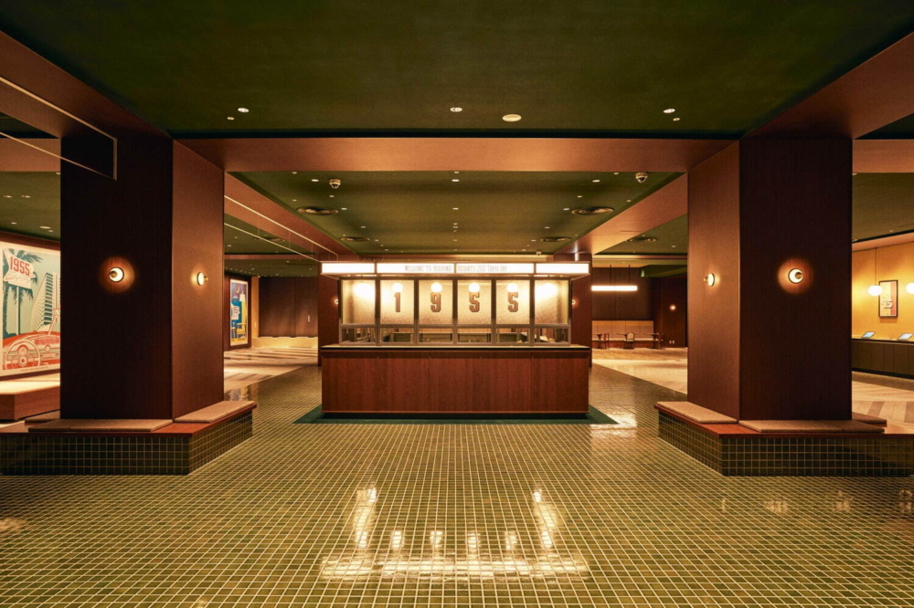 酒店的裝潢靈感來自1955年加州首家迪士尼樂園，營造出懷舊的美式氛圍。