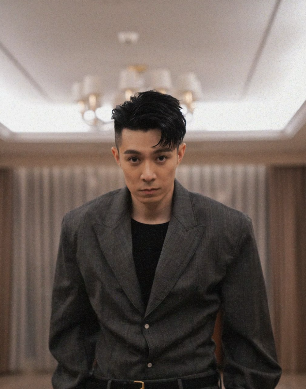 最近方力申、周柏豪等人就有主演一部，改編自經典名著《西遊記》的電影《鬥轉乾坤》