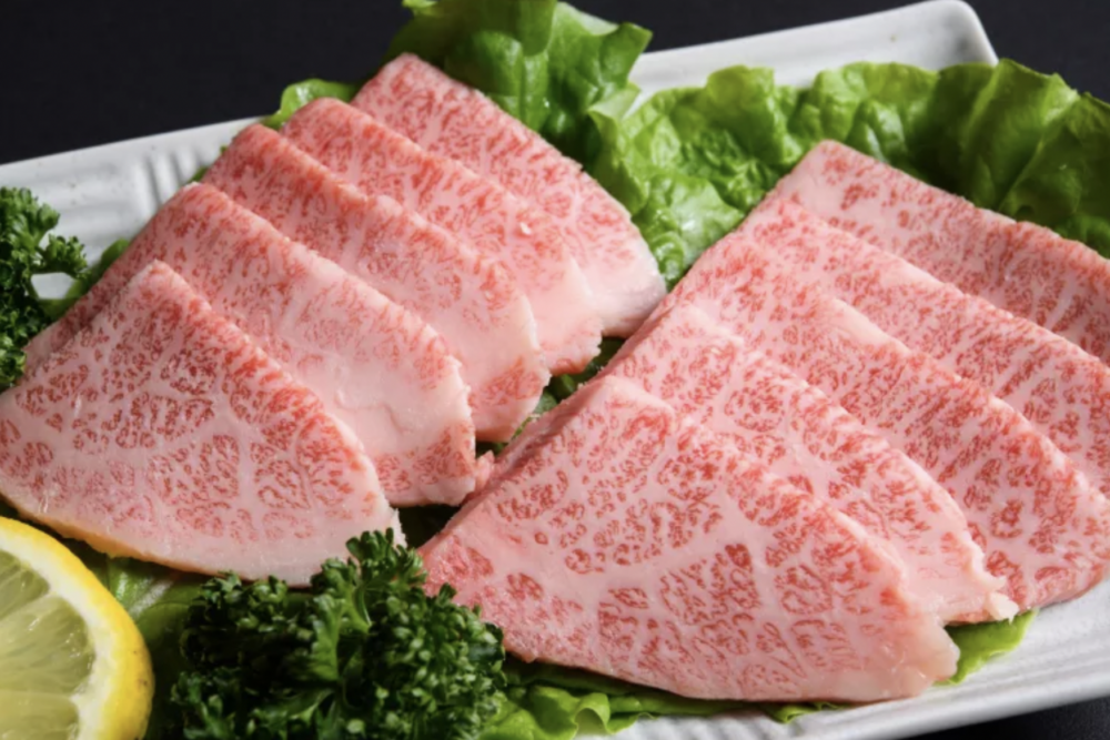 有連鎖餐飲公司社長坦言即使上調價格,對遊客來說還是很便宜。
