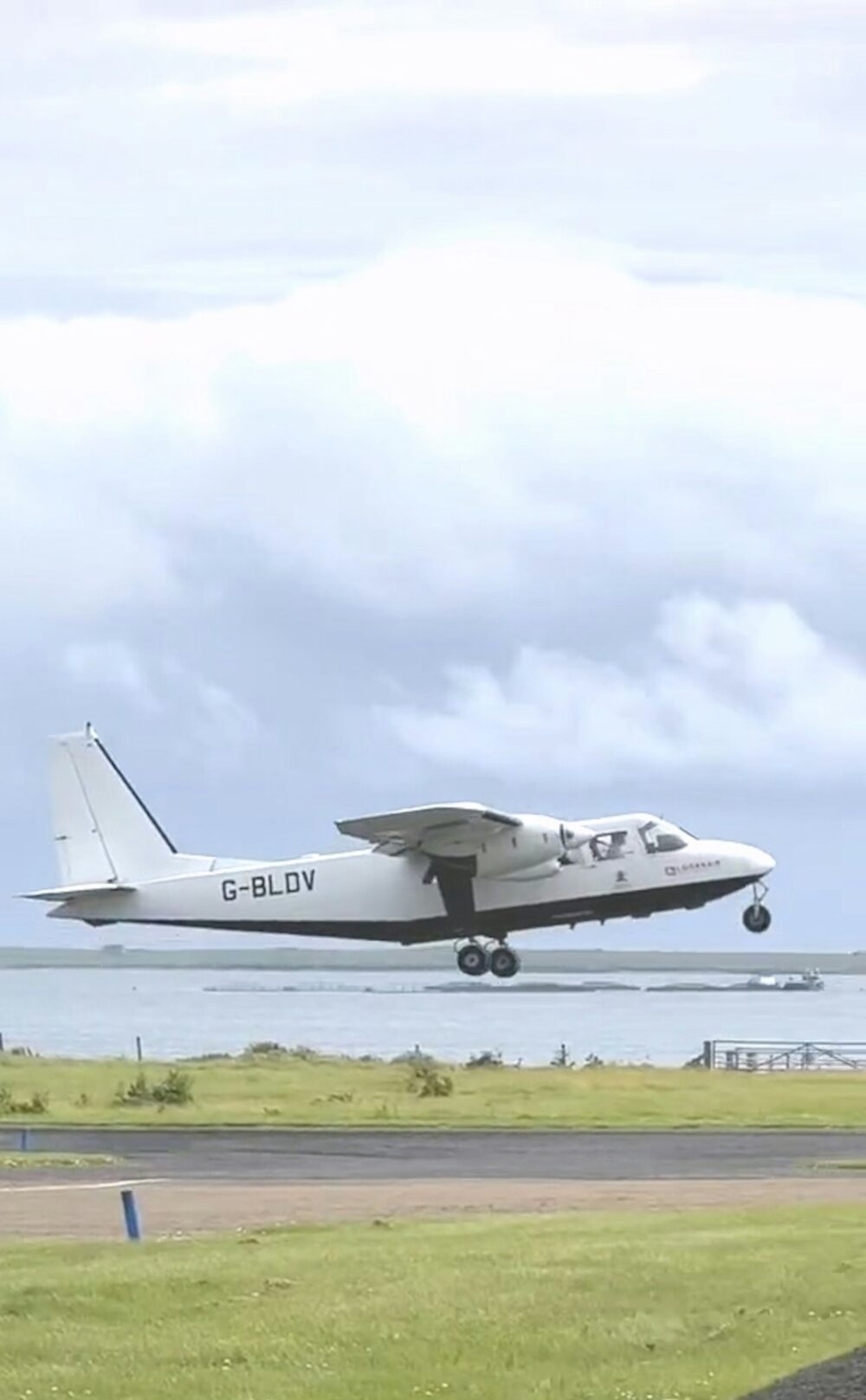 網友笑稱「登機時間比飛行還長」