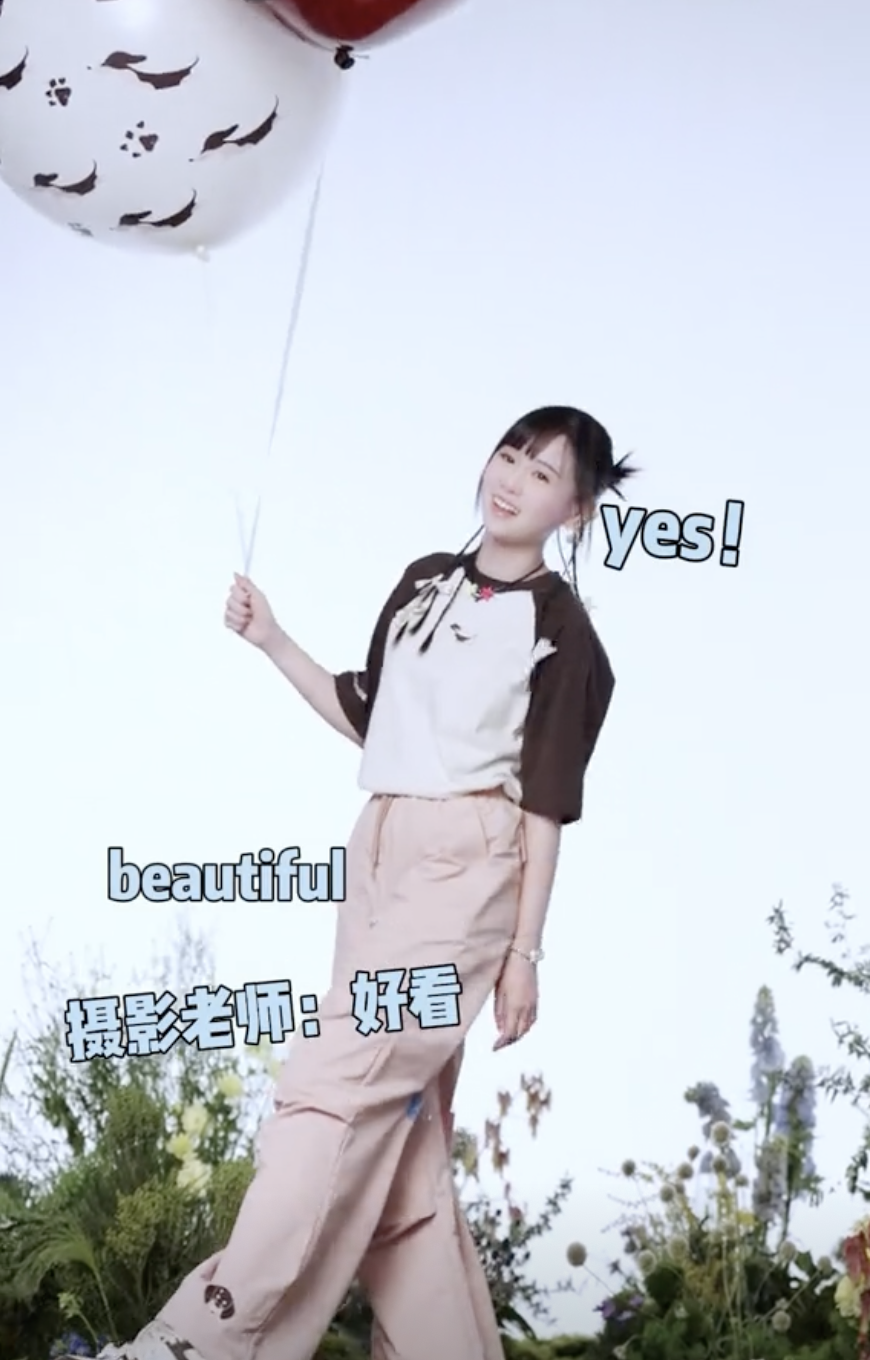 丁佳敏更親自當模特兒宣傳自家產品。