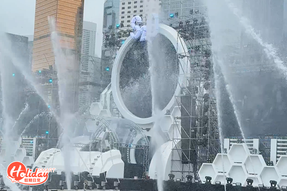 源自泰國、全球最大型潑水音樂派對「S2O 亞洲潑水音樂節 – 香港站」一連兩日於中環海濱活動空間舉行。