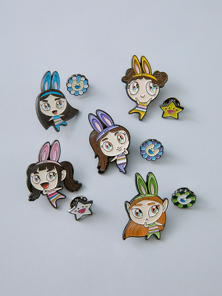 NewJeans x MURAKAMI 金屬襟章每個港幣$169（共五款）