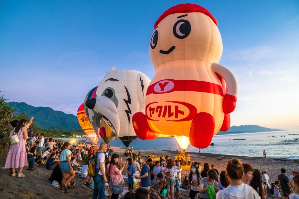 本年度夏季盛事「臺灣國際熱氣球嘉年華」會由即日起至8月19日期間，於台東鹿野高台舉行！