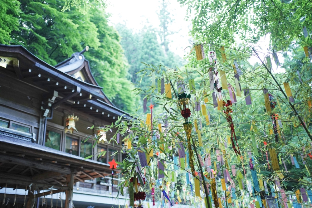 貴船神社由本宮、中宮(結社)及奧宮三座神殿組成。