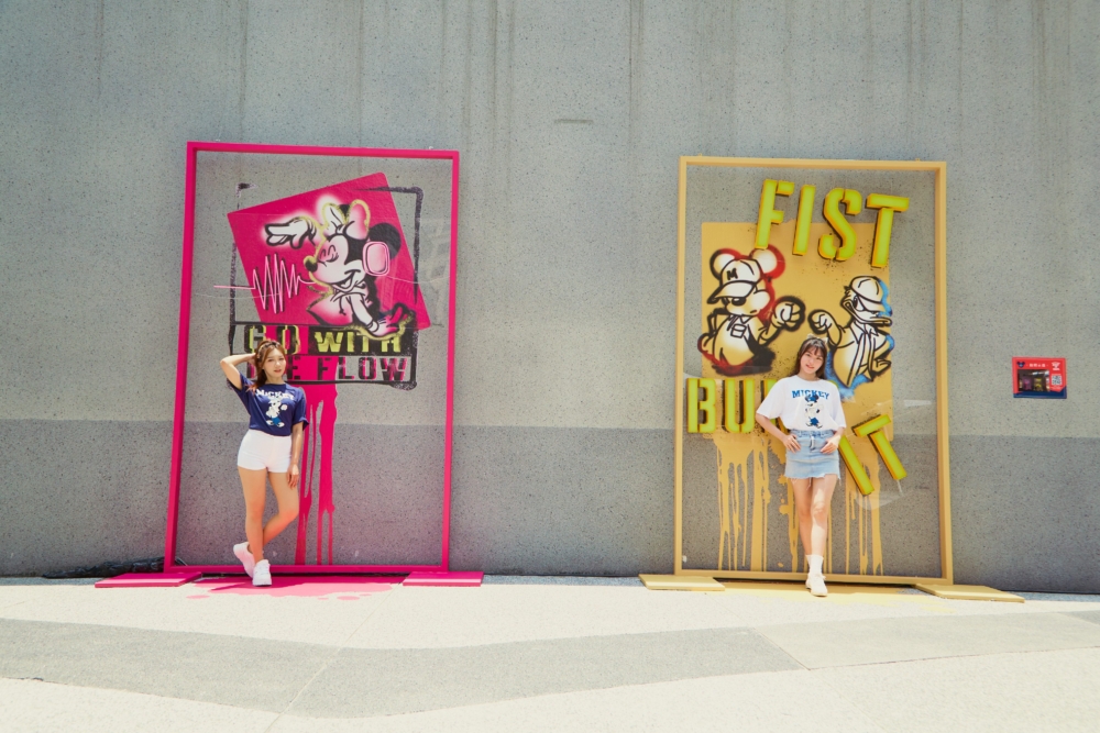 融合街頭風格的流體塗鴉區，非常帥氣特別！