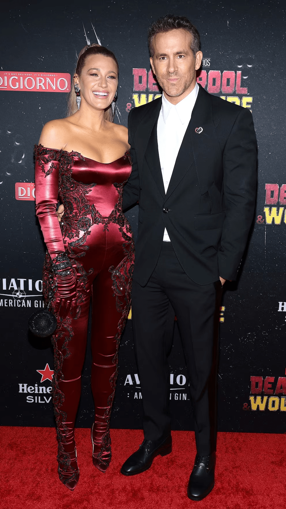 《死侍與狼人》片尾最後的演員名單證實女死侍是死侍Ryan Reynolds的超索太太Blake Lively飾演!