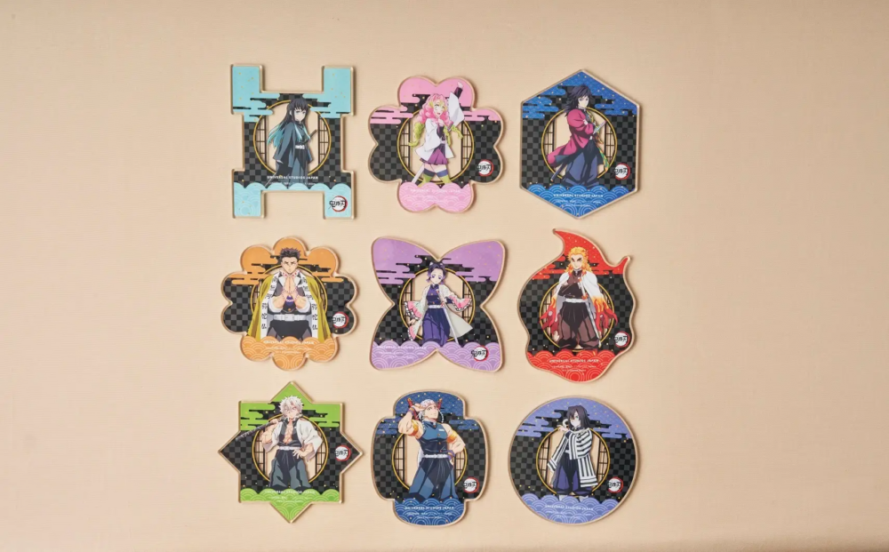 凡點購一杯飲品，隨機贈送一個鬼殺隊9位「柱」圖案的杯墊！