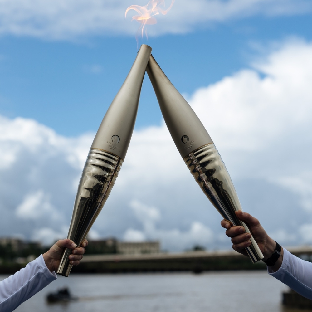 2024巴黎奧運融入「平等、水及和平」三大元素，打造優雅高質的香檳色水波紋火炬！