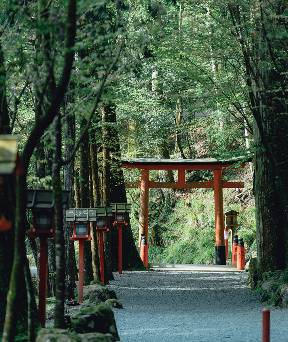 貴船神社的中宮主要供奉掌管戀愛之神「磐長姬命」,以祈求姻緣聞名。