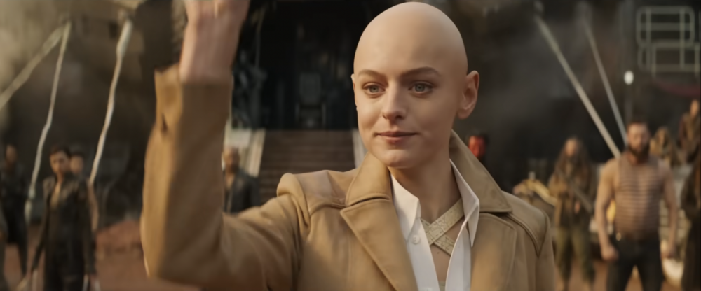 「Cassandra Nova」是X教授的孖生妹妹,不但同樣是光頭造型,更擁有與哥哥一樣的強大超能力。