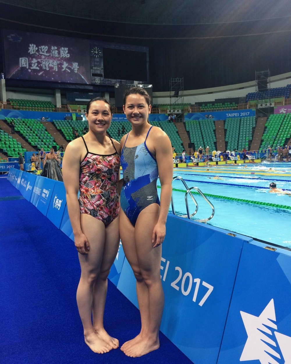 兩姊妹是學校泳隊的成員運動員，曾一起出戰2017年台北季節大學運動會。