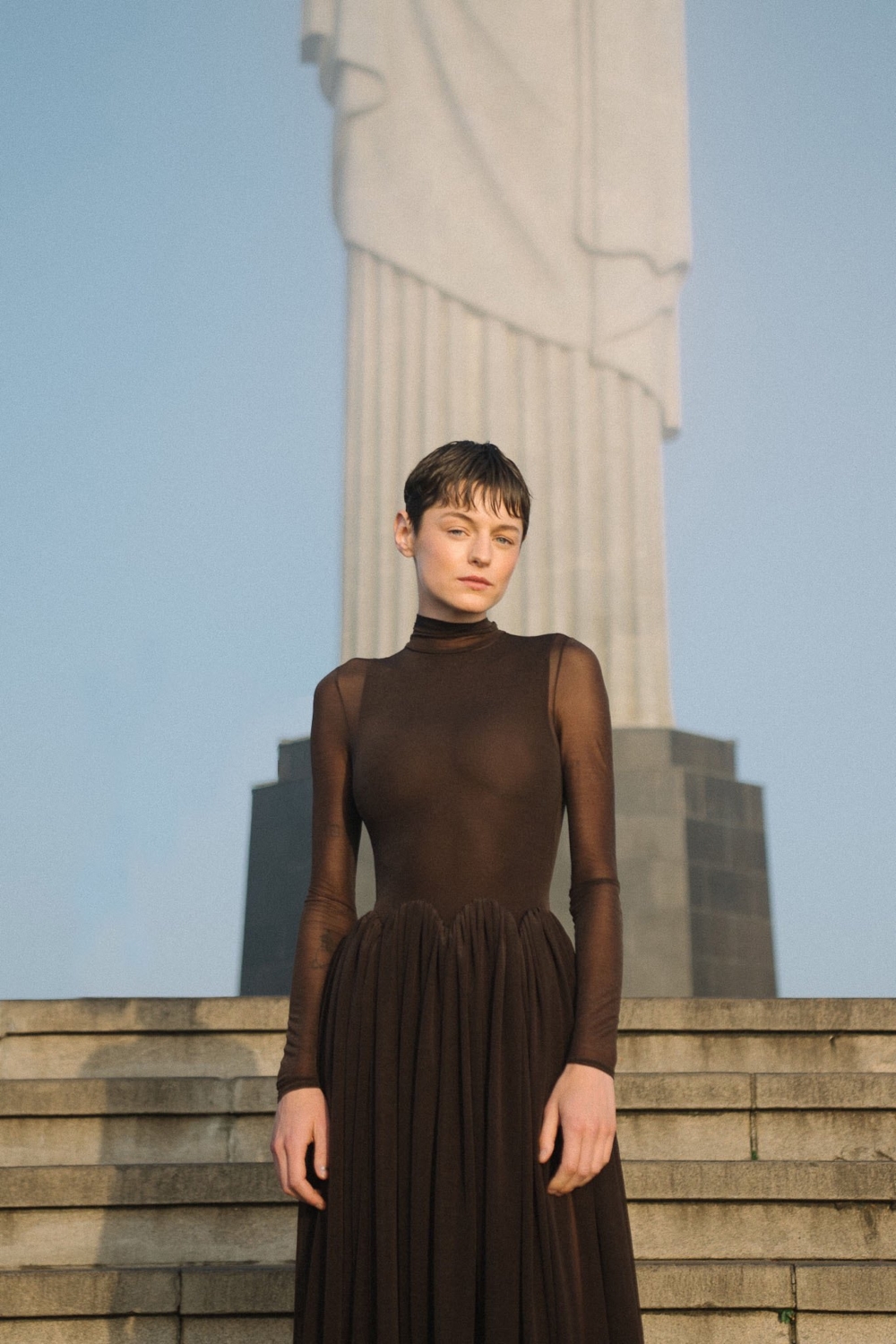 憑Netflix人氣影集《王冠》中「戴妃」一角爆紅,並首次提名即獲得金球獎視后的英國演員Emma Corrin,首度加盟MCU,飾演最強反派「Cassandra Nova」!