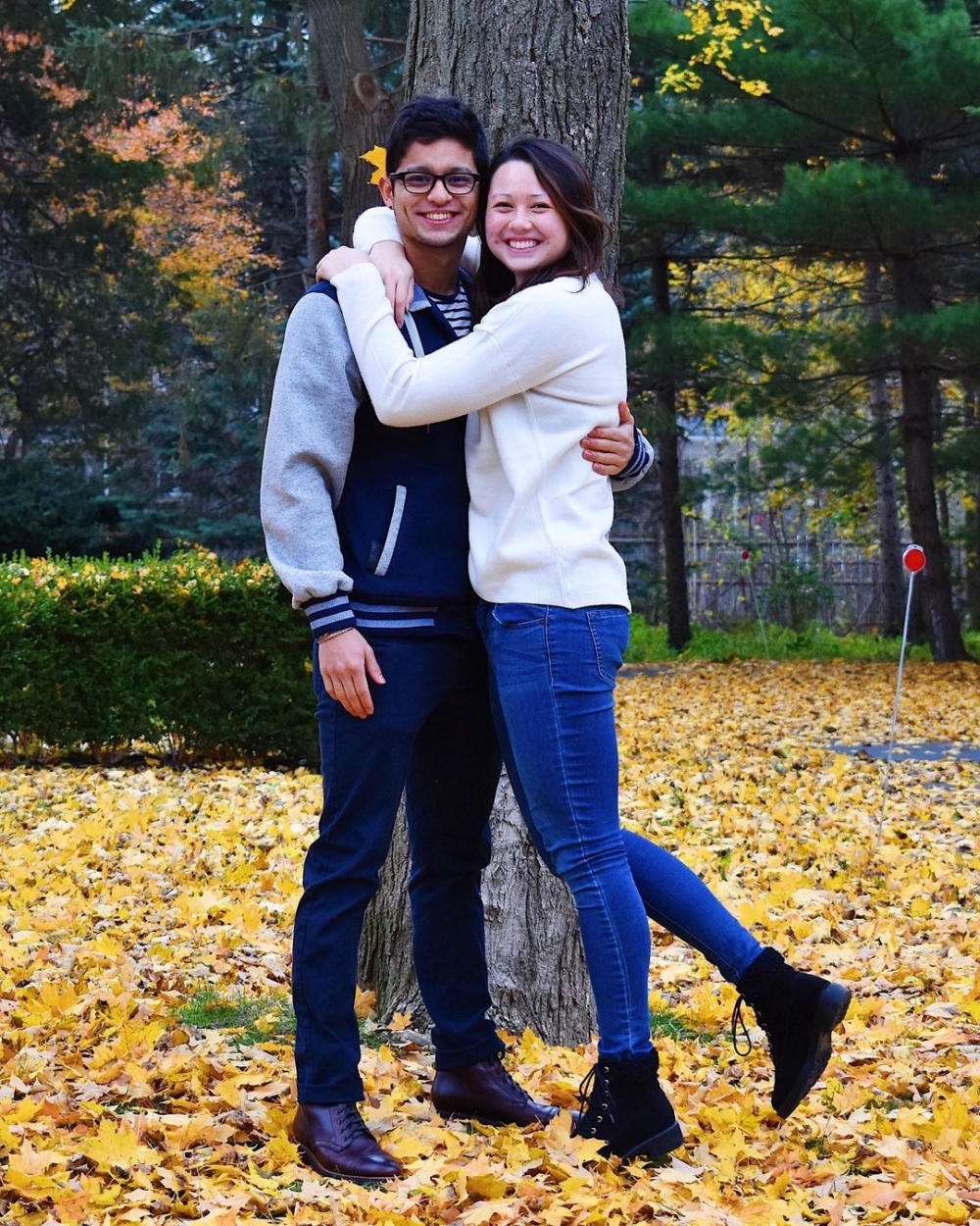 何詩蓓曾與同是混血游泳運動員Mokhtar Al-Yamani拍拖。