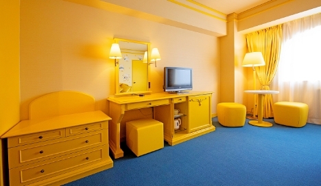 AP鴨主題色係黃色。