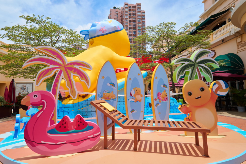 近日屯門黃金海岸酒店就奶龍主題客房及下午茶，入住即送一系列奶龍精品！