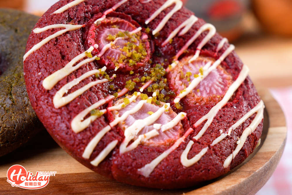 草莓忌廉芝士紅絲絨味 （$45），奶味濃郁可口。